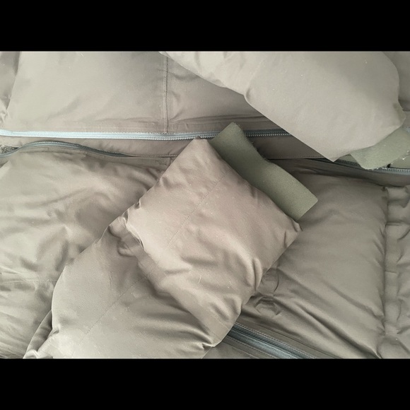 Lululemon wonder puff dark olive jacket - Picture 7 of 8